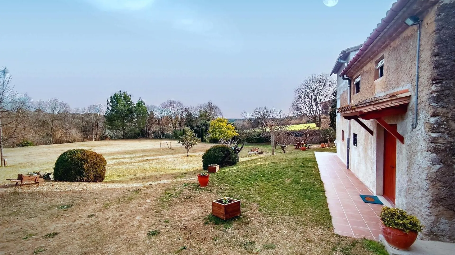 Country house Cal Xaiet Guest House Llampaies