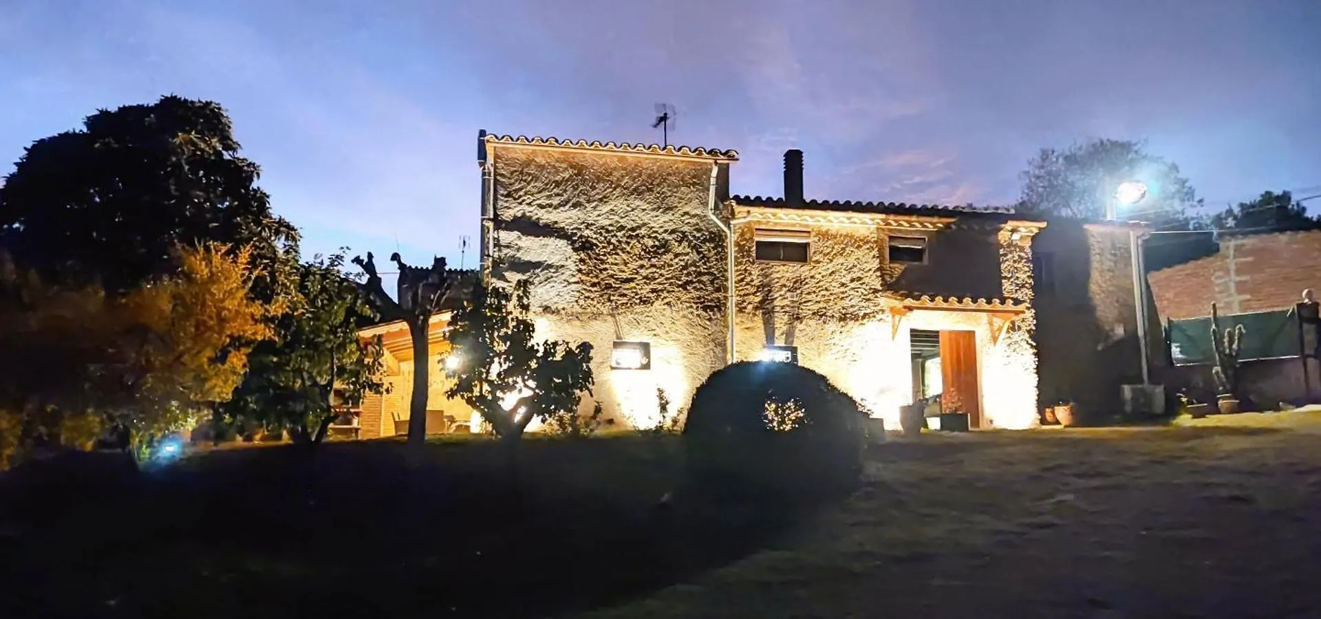 Country house Cal Xaiet Guest House Llampaies Spain