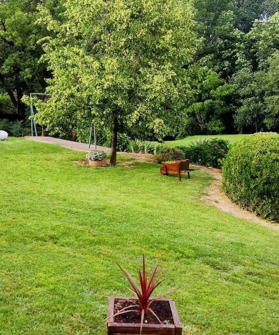 Country house Cal Xaiet Guest House Llampaies